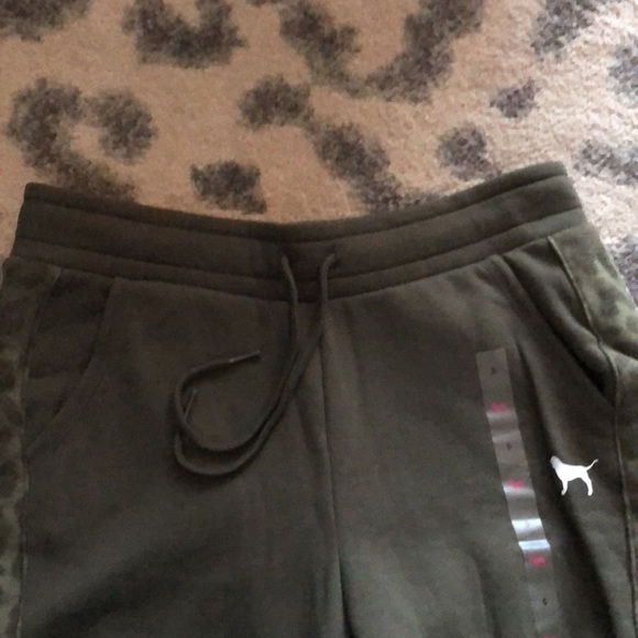 NWT VS PINK Olive Green Leopard Stripe Classic Jogger - Picture 6 of 7